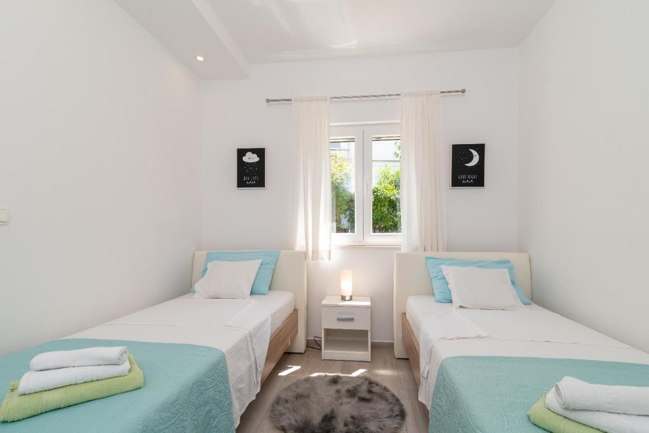 Apartment Ela Trogir Exterior photo