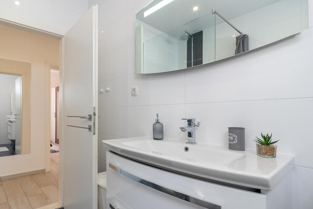 Apartment Ela Trogir Exterior photo